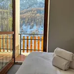Skinest - Next To The Lifts
