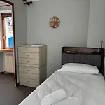Skinest - Next To The Lifts Apartment *