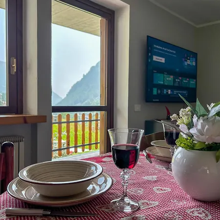 Skinest - Next To The Lifts