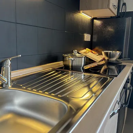 Skinest - Next To The Lifts *