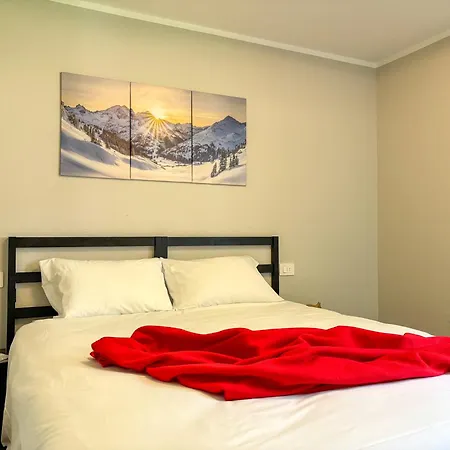 Skinest - Next To The Lifts