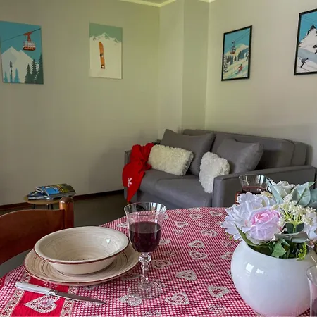 Apartment Skinest - With Outdoor Area Crepin