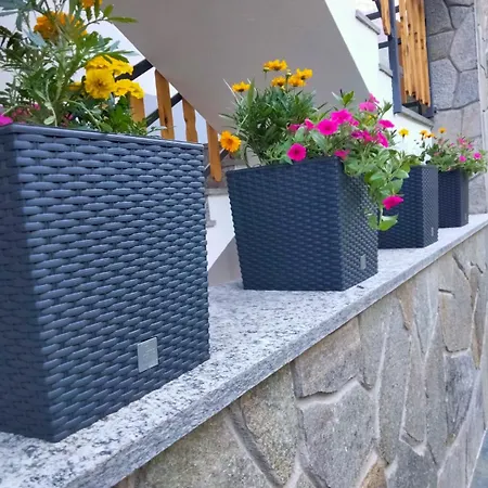 Apartment Skinest - With Outdoor Area Crepin