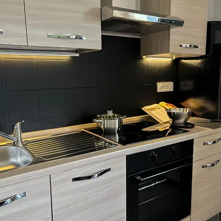 Apartment Skinest - With Outdoor Area Crepin