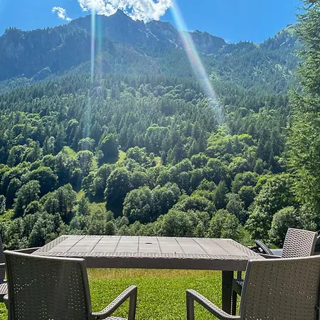 Apartment Skinest - Private Garden Mountain Escape
